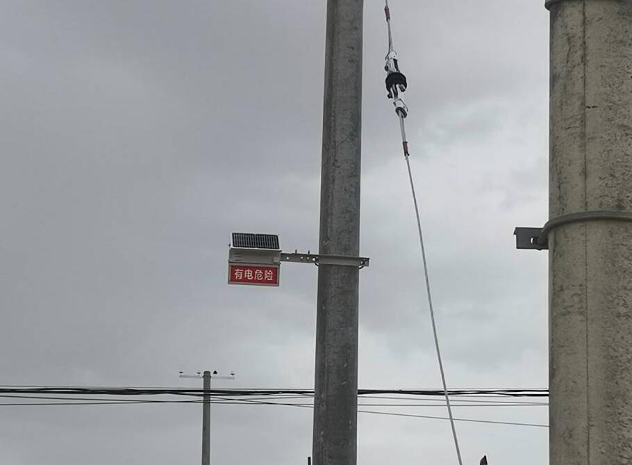 甘肅電力安裝防外破警示牌，為電力防護增添“保護傘”